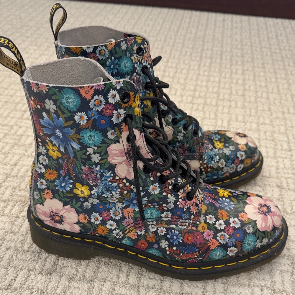Floral Doc Martens Lace-Up Boots - Picture 4 of 8